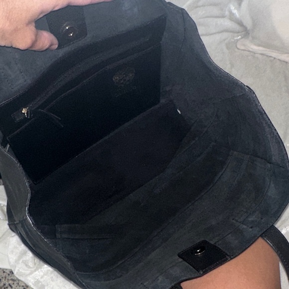 Elegant Black Tote Bag - Picture 7 of 9